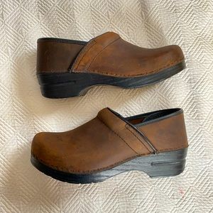 Dansko Brown Leather Clogs Women’s Size 40